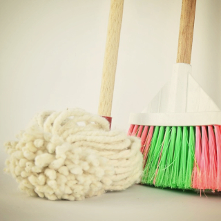 Mops & Brooms